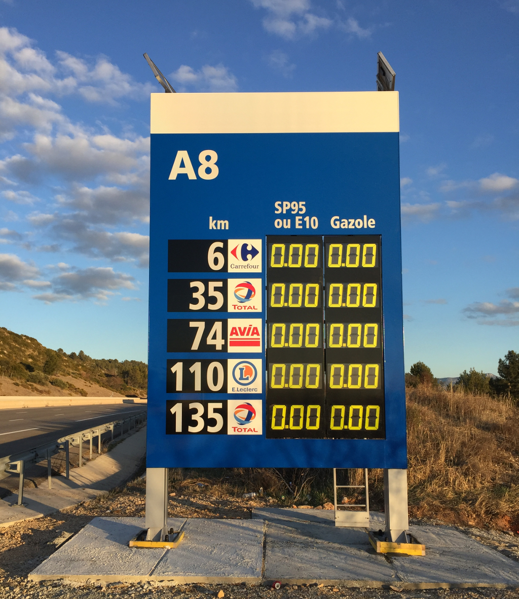 Panneau comparatif prix carburants réseau autoroutier ESCOTA