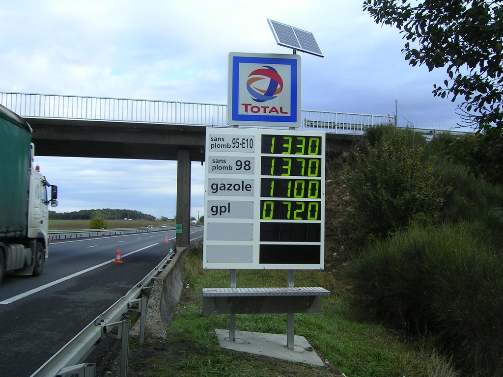 Afficheur présignalisation prix carburants station-services TOTAL