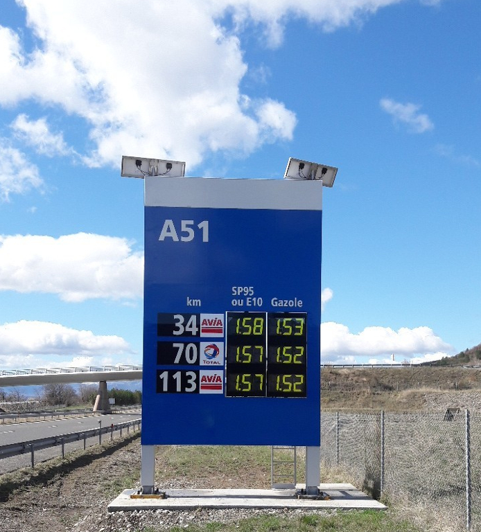 Panneau comparatif prix carburants autoroute A51