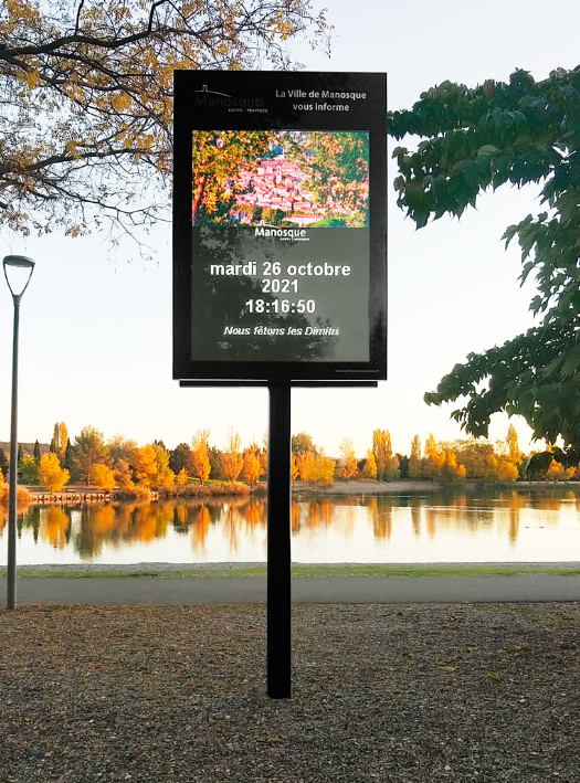 Panneau lumineux Résolution : 200 x 270 px Pitch: 6 mm Surface: 1.95 m²