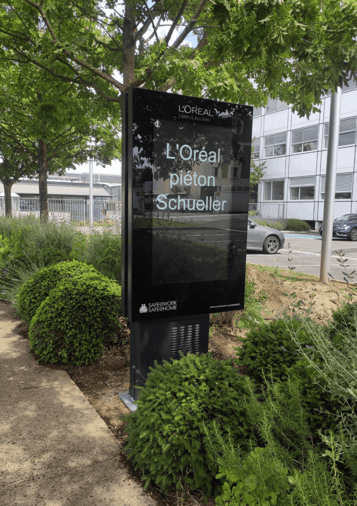 Totem LCD Résolution: 1080 x 1920 px Écran: 55"